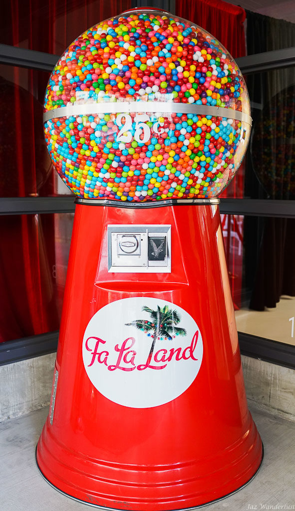 Giant gum balls machine