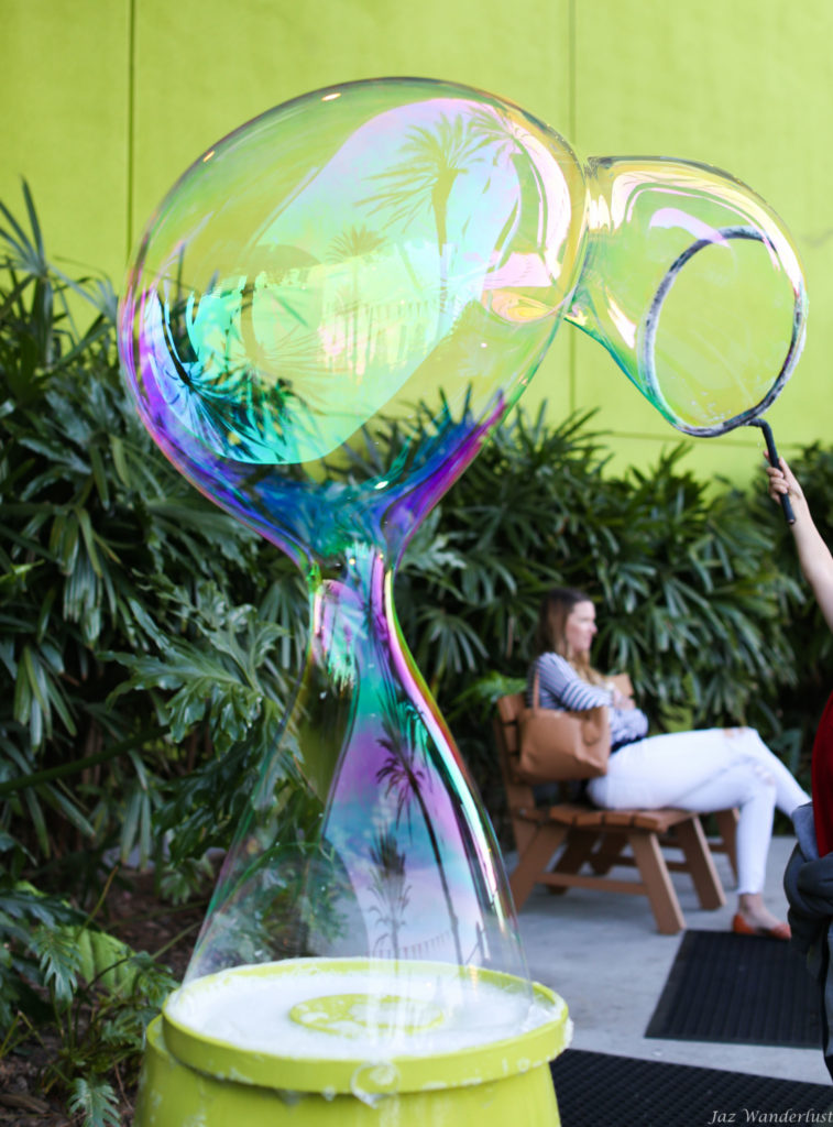 Giant bubble