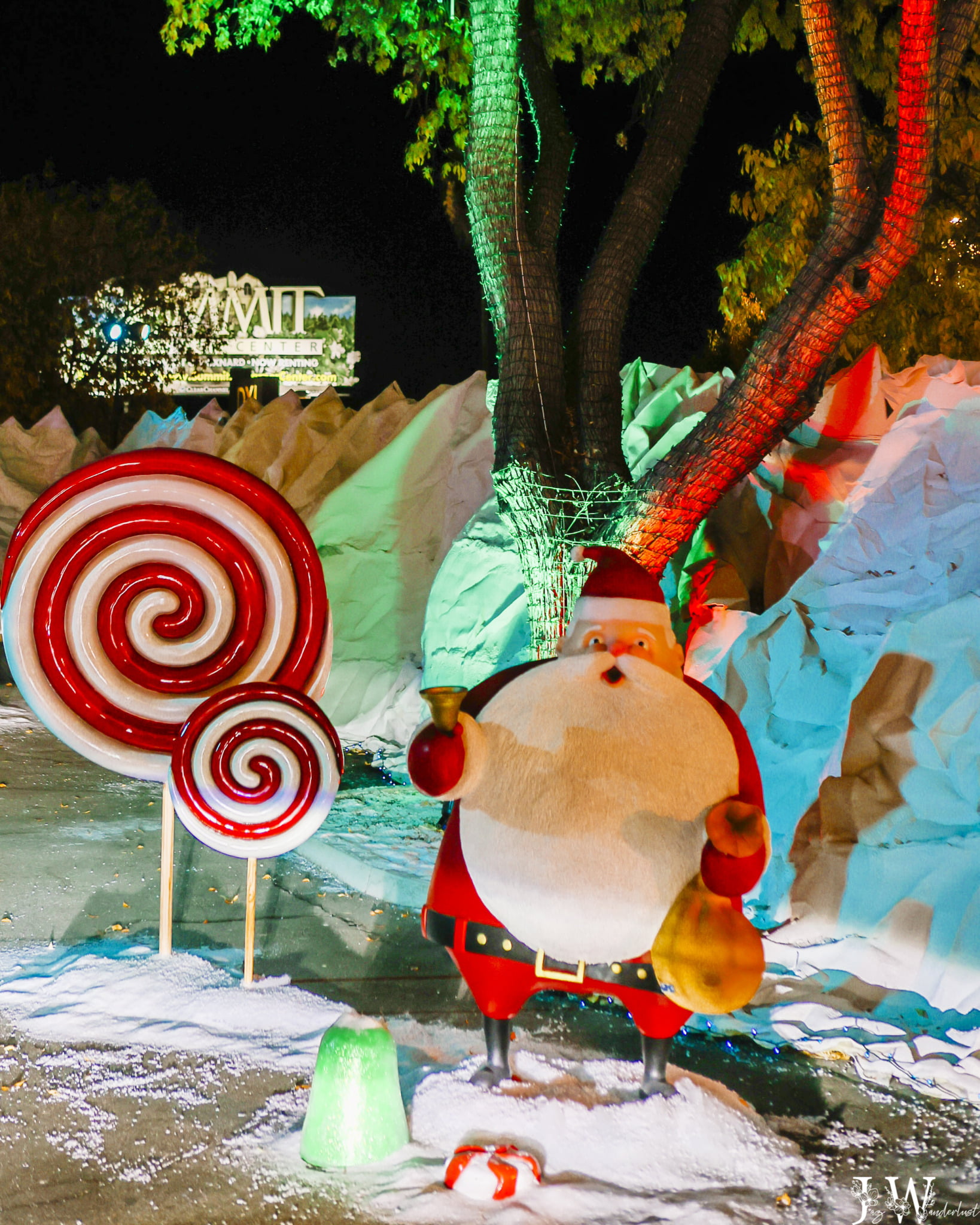 Southern California holiday decorations. Photography by Jaz Wanderlust.