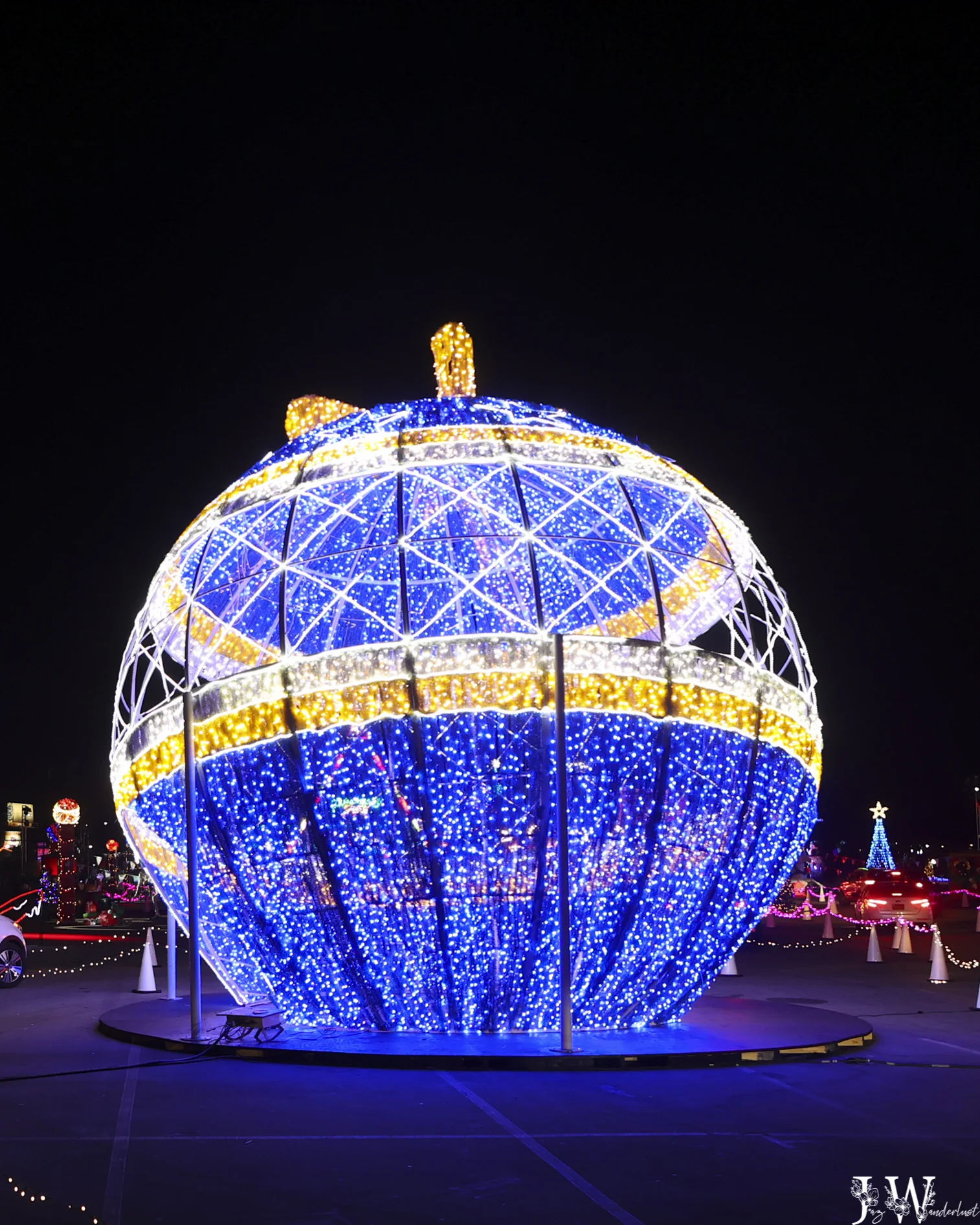 Holiday light display in Southern California. Photography by Jaz Wanderlust.